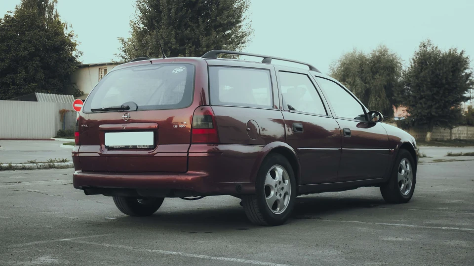 Opel Vectra Бордове Бордо в келиху 4