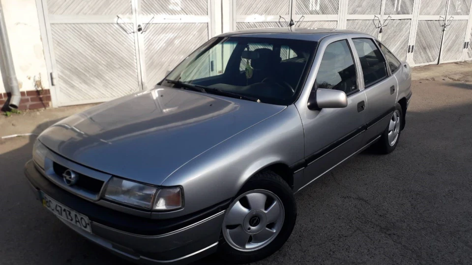 Opel Vectra C20NE silver hatch 2