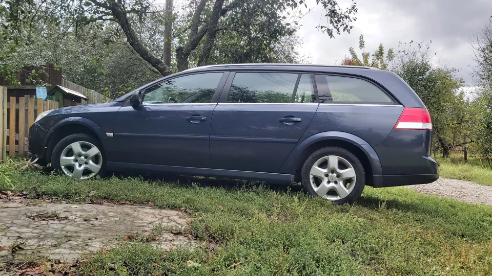 Opel Vectra Caravan 2.2 Direct 4