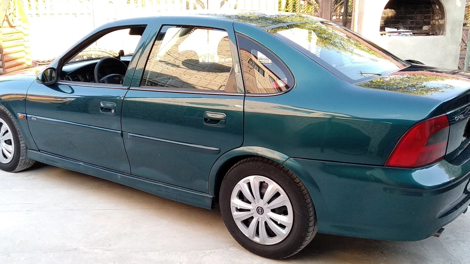Opel Vectra Ненаситний