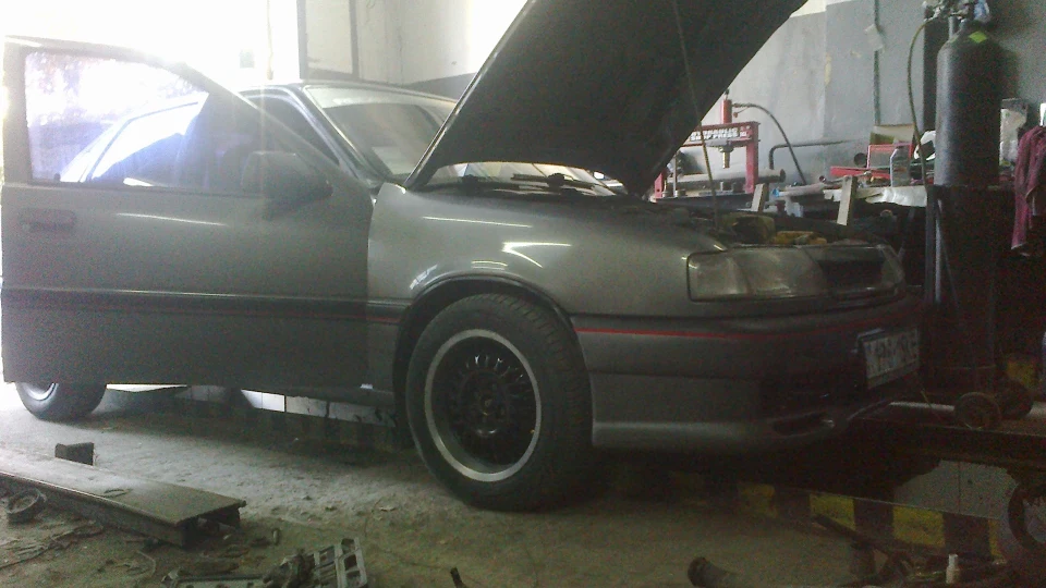 Opel Vectra ORËL 2.0i 4