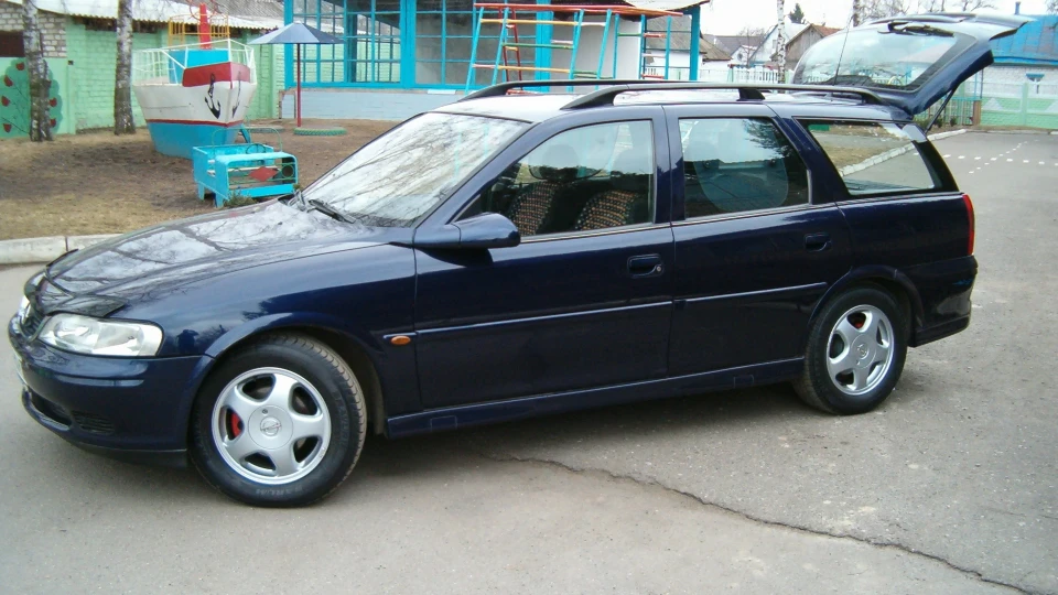Opel Vectra У синій металік стейшен 3