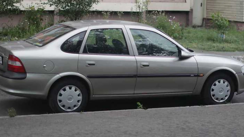 Opel Vectra V1-D1 3