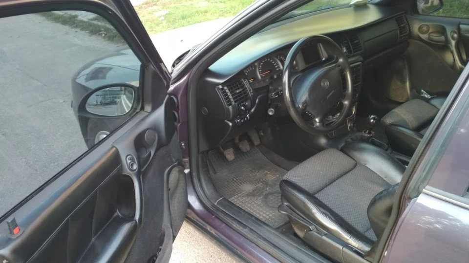 Opel Vectra Violet 4