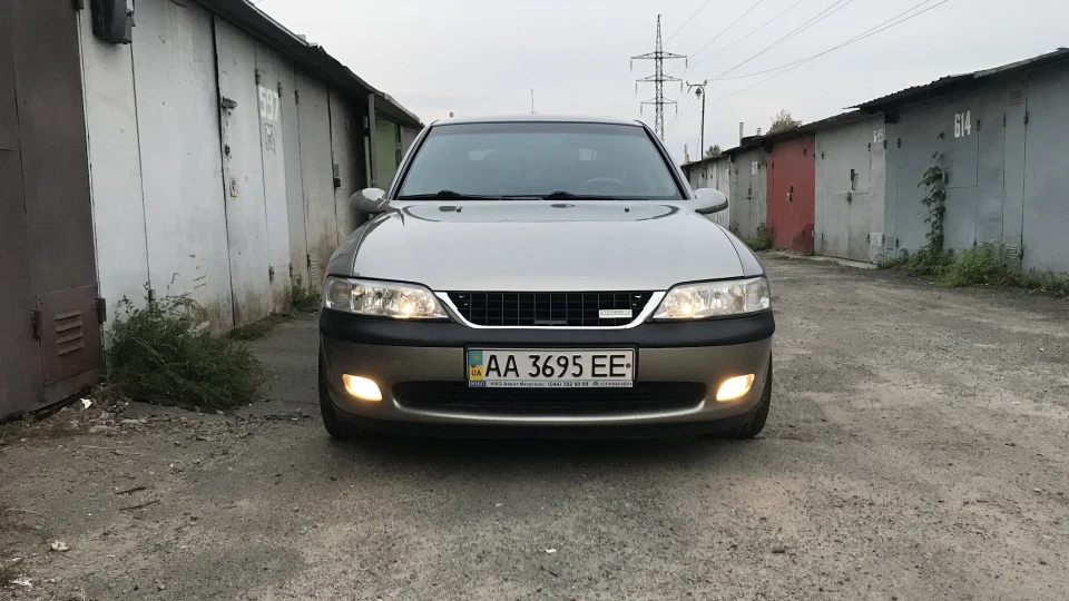 Opel Vectra X16XEL 4