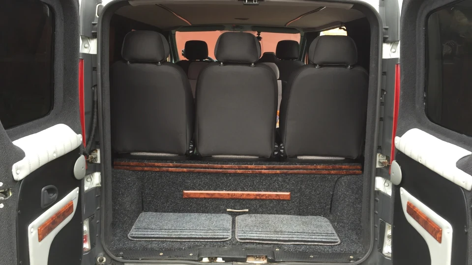 Opel Vivaro 2.0 турбо 4