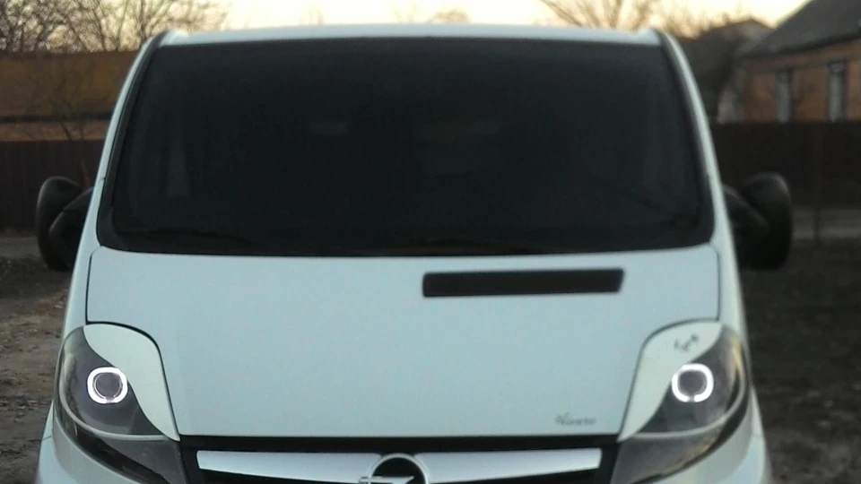 Opel Vivaro 2.0 турбо 2