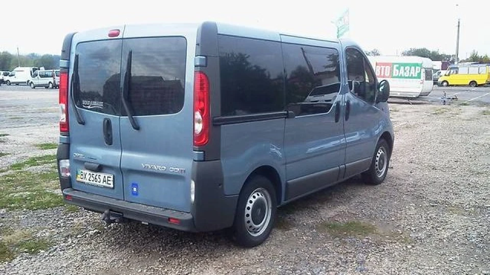 Opel Vivaro 2.0 турбо 2