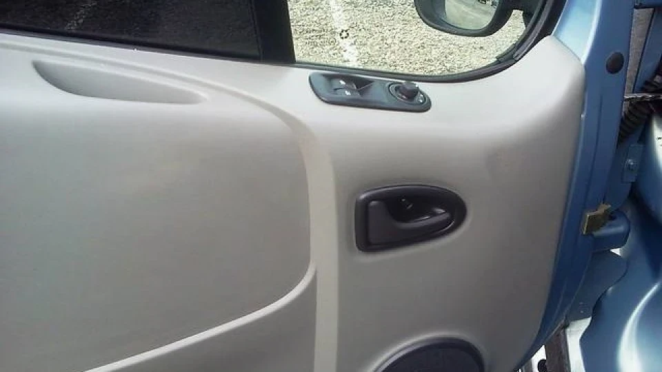 Opel Vivaro 2.0 турбо 4