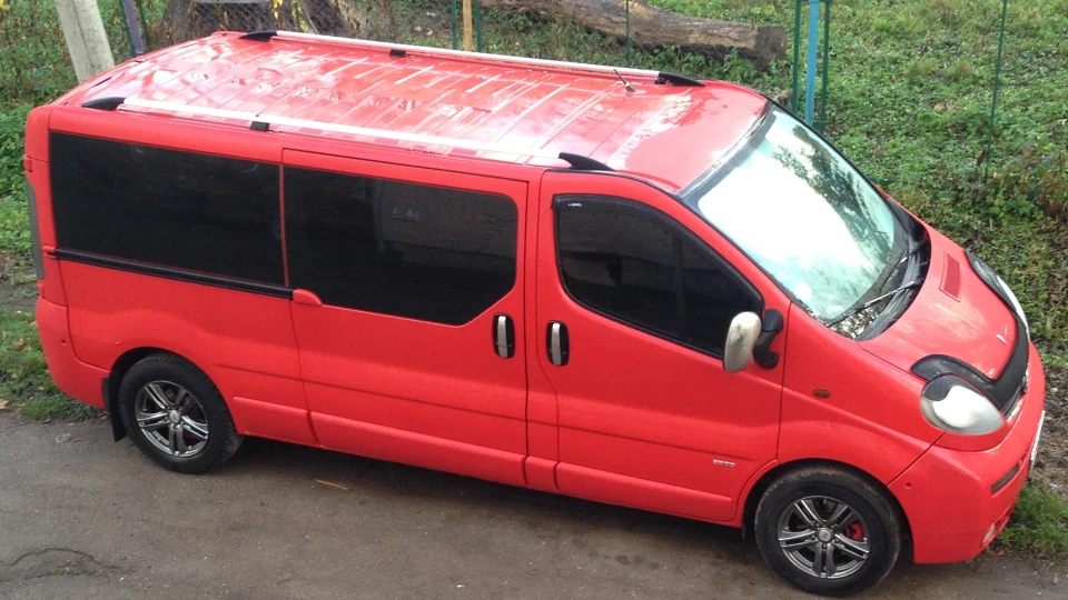 Opel Vivaro 2.5 CDTI Червоний звір. 2