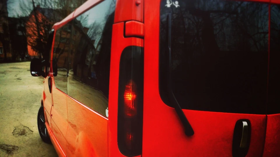 Opel Vivaro 2.5 CDTI Червоний звір. 5
