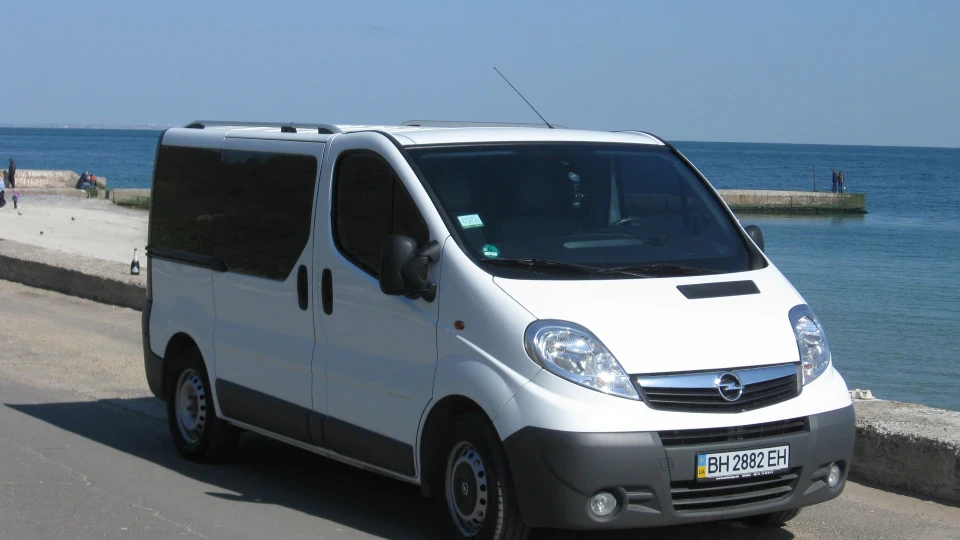 Opel Vivaro 2,5 cdti супер лайнер 2