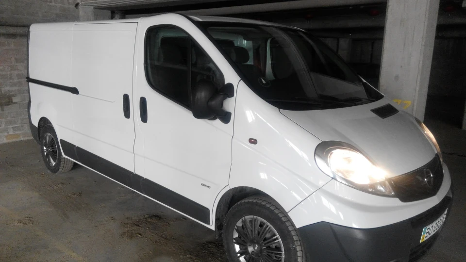 Opel Vivaro 2,5 CDTI WHITE ANGEL 3