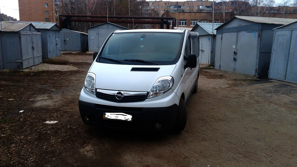 Opel Vivaro 2,5 CDTI 2