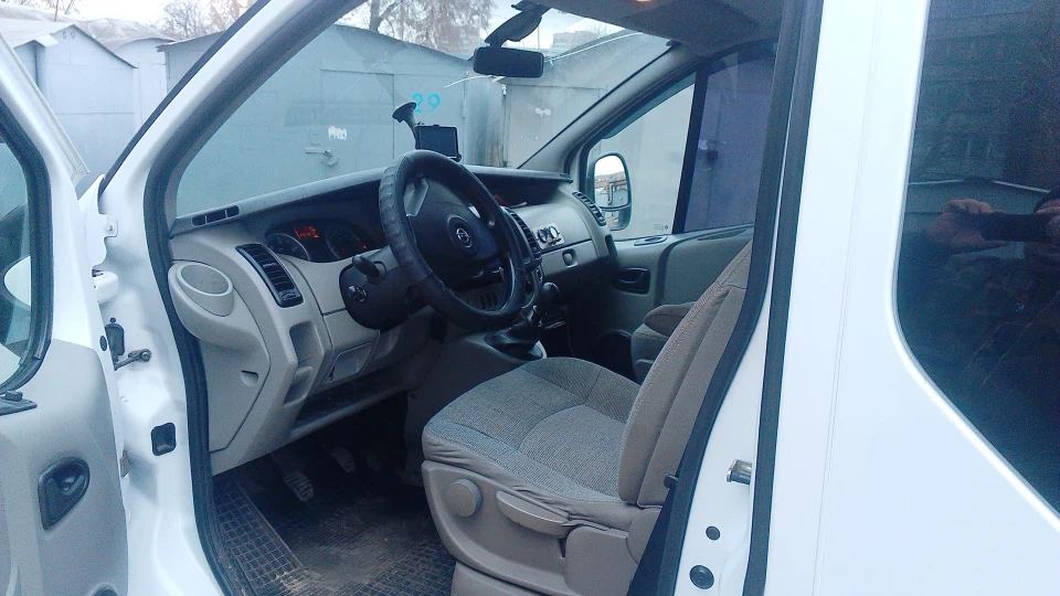 Opel Vivaro 2,5 CDTI 3