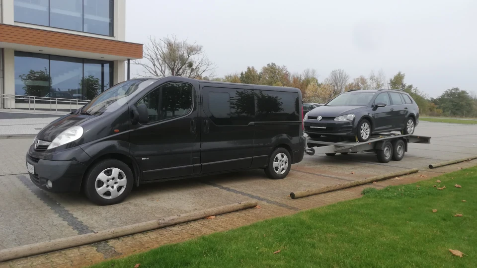 Opel Vivaro 2.5 CDTI 2