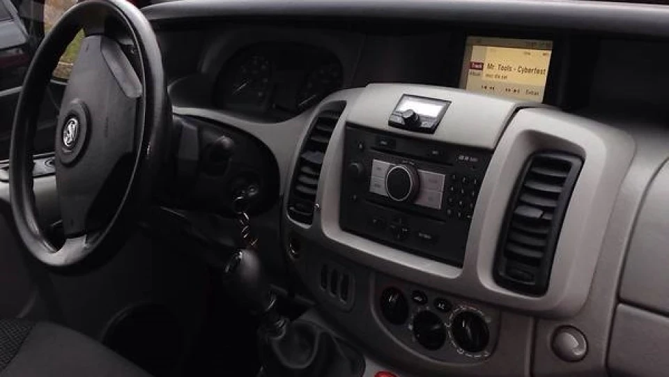 Opel Vivaro 2.5 CDTI 2