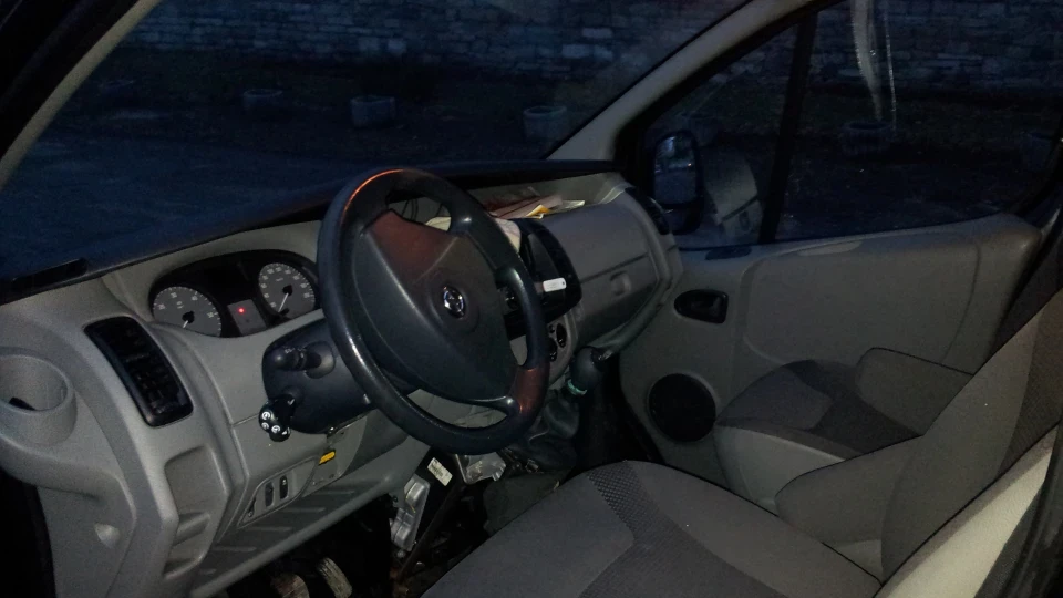Opel Vivaro 2.5 CDTI 2
