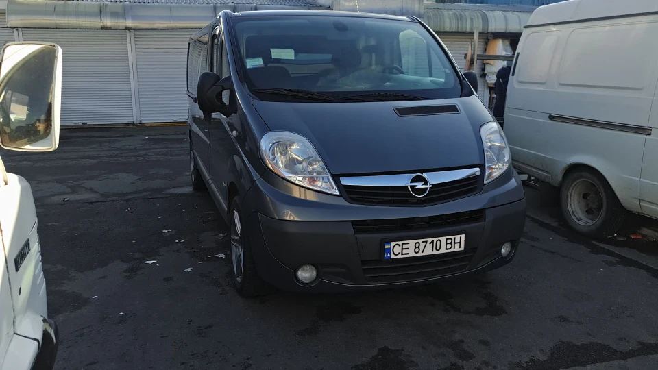 Opel Vivaro 2.5 робот
