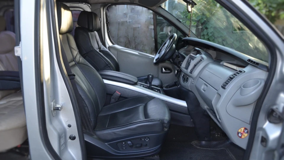 Opel Vivaro 2,5 робот 2