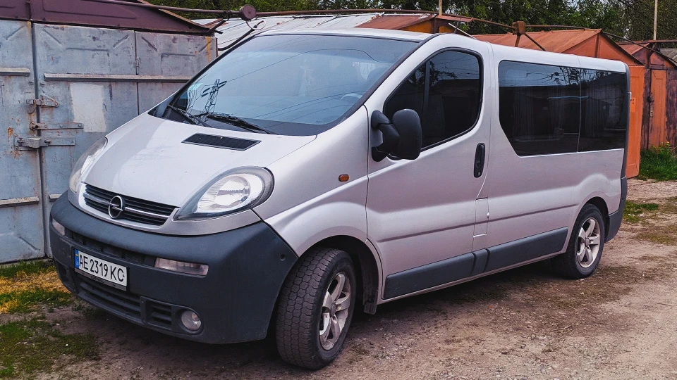 Opel Vivaro 2.5 - SLON
