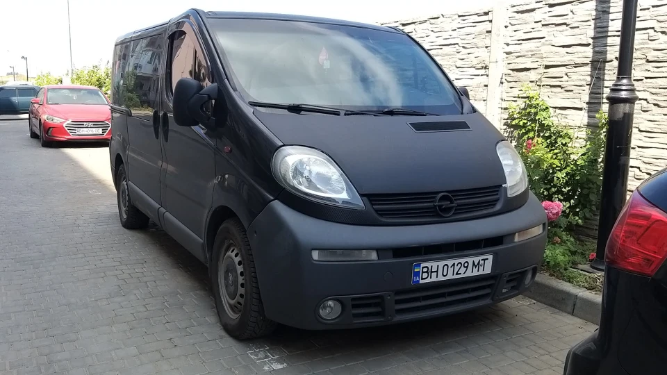 Opel Vivaro 2.5 турбо