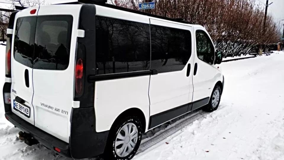 Opel Vivaro 2.5 3