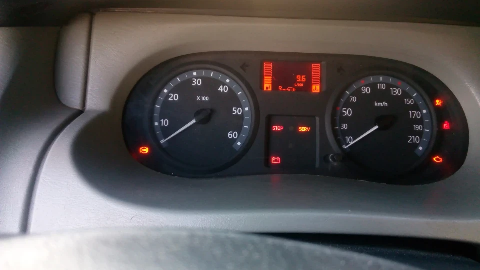 Opel Vivaro 2,5.....150 коней