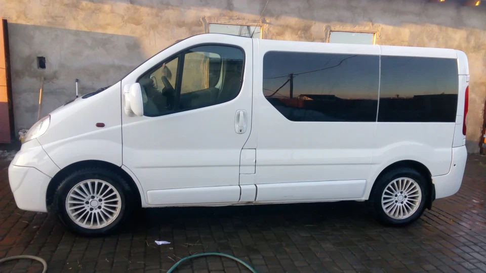 Opel Vivaro 2,5.....150 коней 4