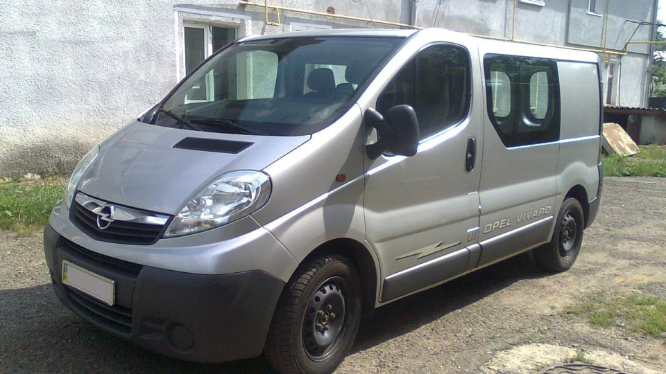 Opel Vivaro A M9R-780 2