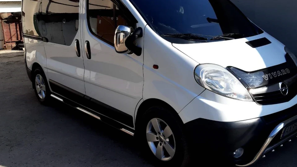 Opel Vivaro Білий, 2.5