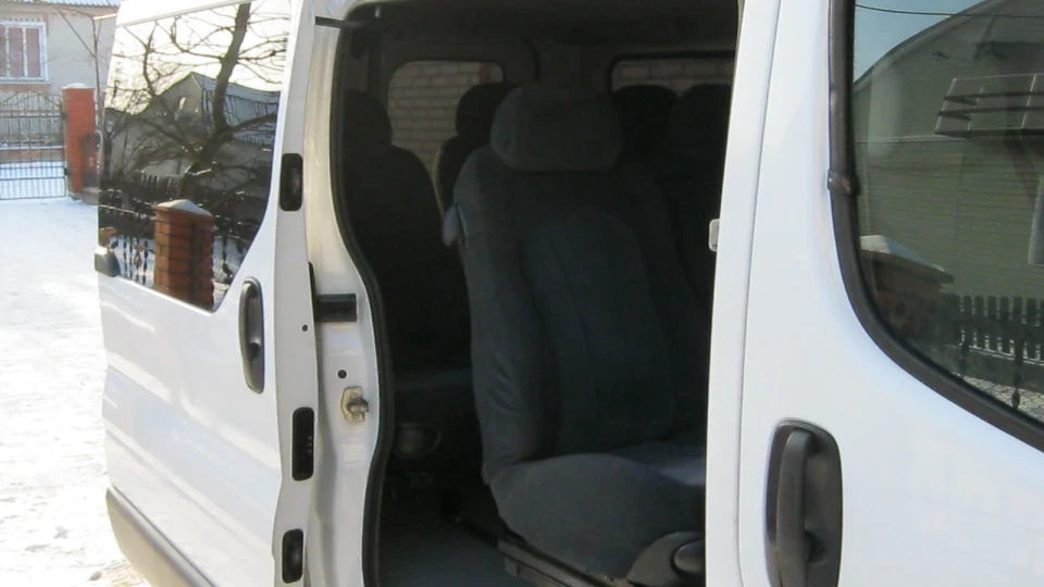 Opel Vivaro білий дракон 3