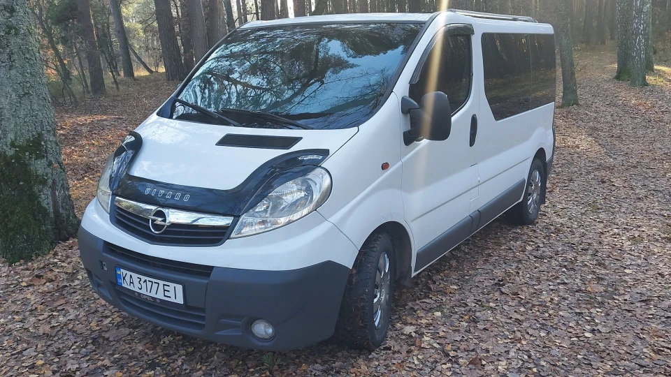Opel Vivaro Білий орел