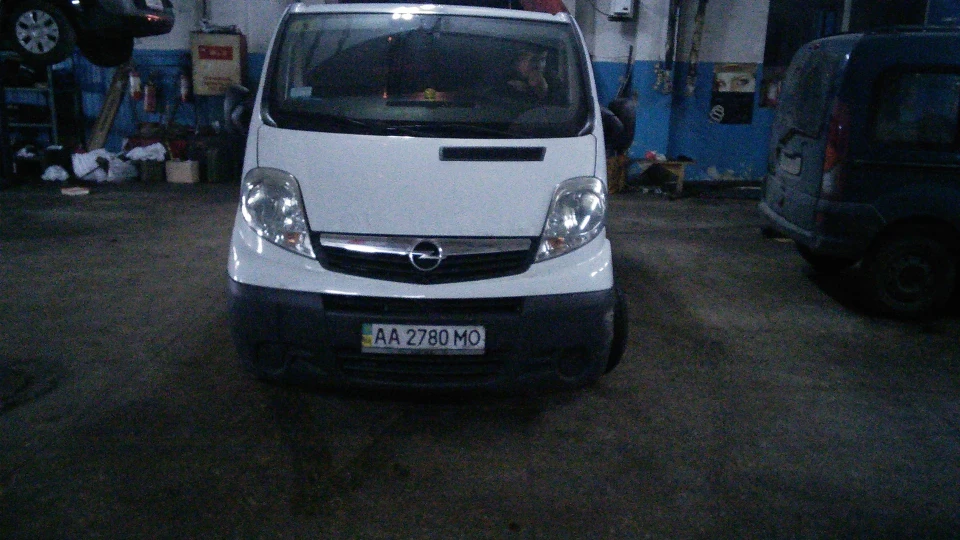 Opel Vivaro блондин 2.0 2