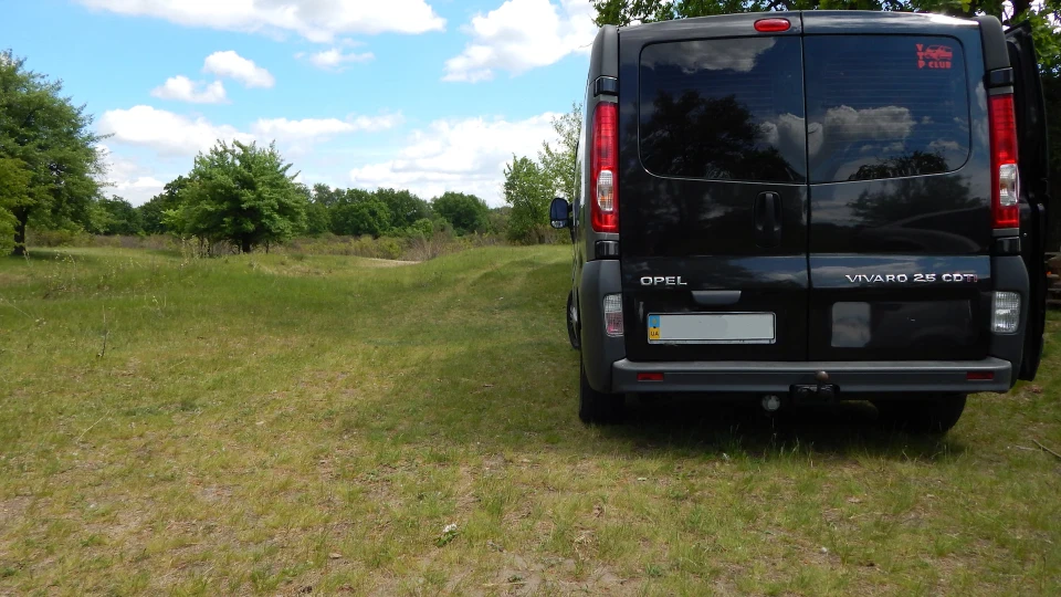 Opel Vivaro Чорна Блискавка 2.5 CDTI 2