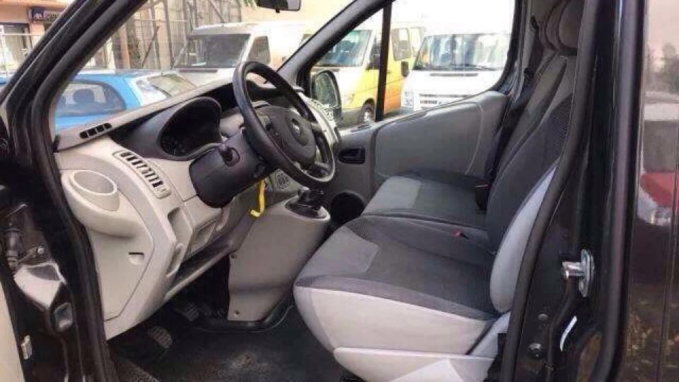Opel Vivaro Чорний Фенікс 2.5 CDTI 3