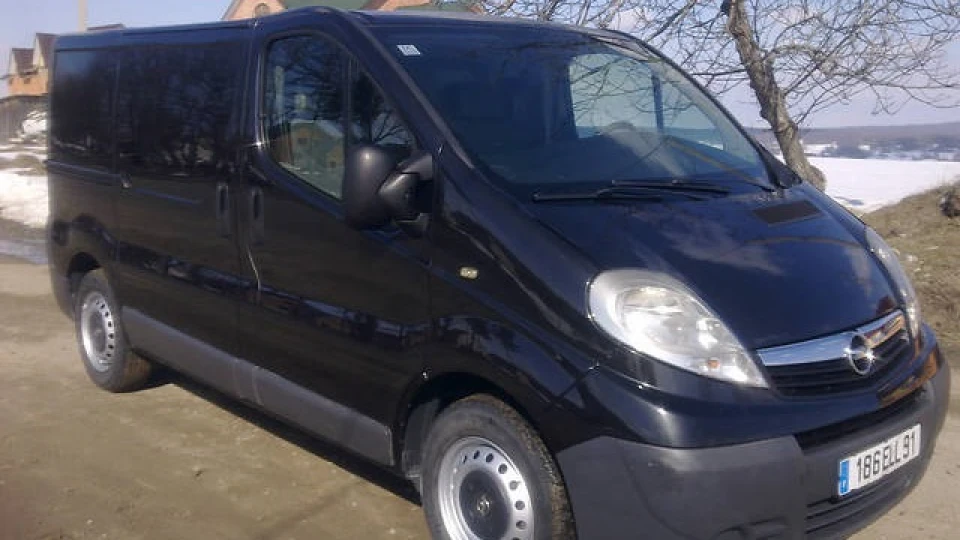 Opel Vivaro Чорний металік