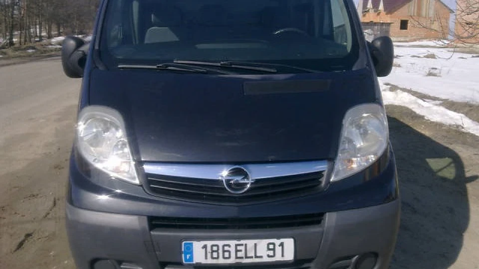 Opel Vivaro Чорний металік 2