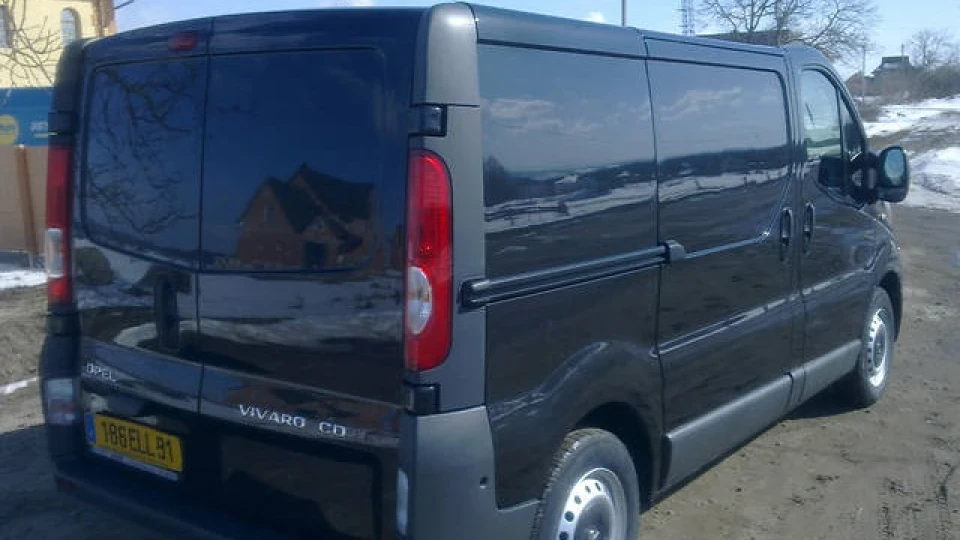Opel Vivaro Чорний металік 3