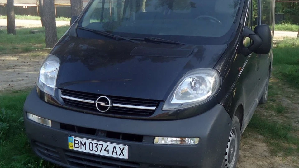 Opel Vivaro Чорний перламутр 2