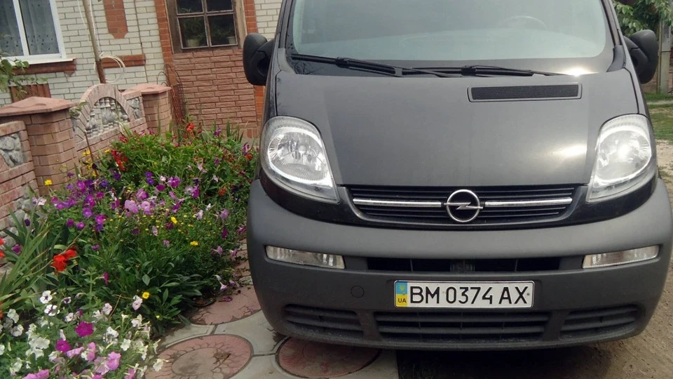 Opel Vivaro Чорний перламутр 3