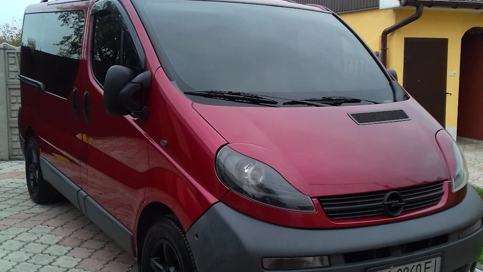 Opel Vivaro cherry hottie