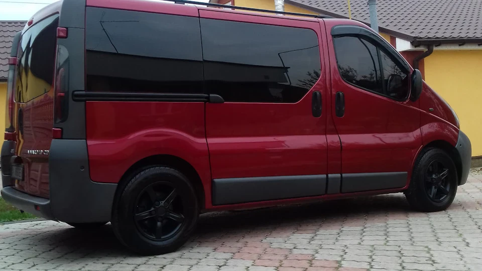 Opel Vivaro cherry hottie 2