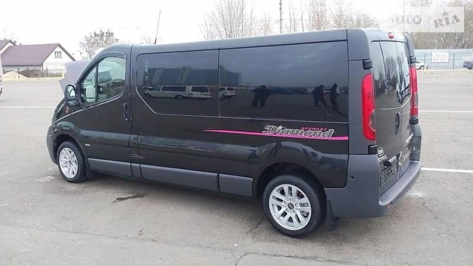 Opel Vivaro Diamond schwarz metallic