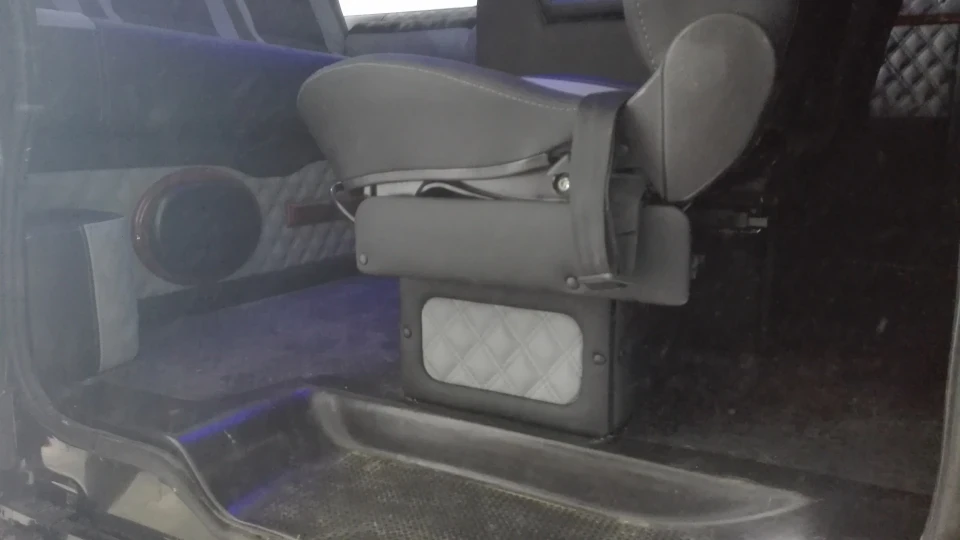 Opel Vivaro Diamond schwarz metallic 2