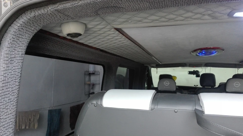 Opel Vivaro Diamond schwarz metallic 5