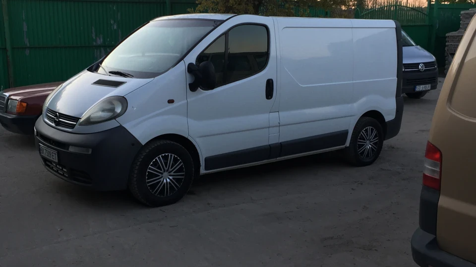 Opel Vivaro Фарік 3