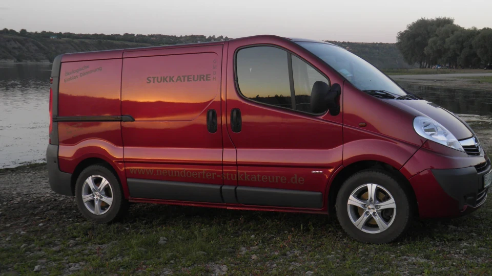 Opel Vivaro гранат 2.5 5
