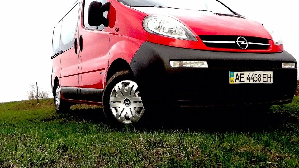 Opel Vivaro Червоний АВТОБУС 1.9 CDTI