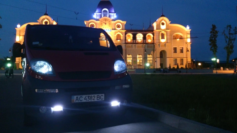 Opel Vivaro червоний ;) 3